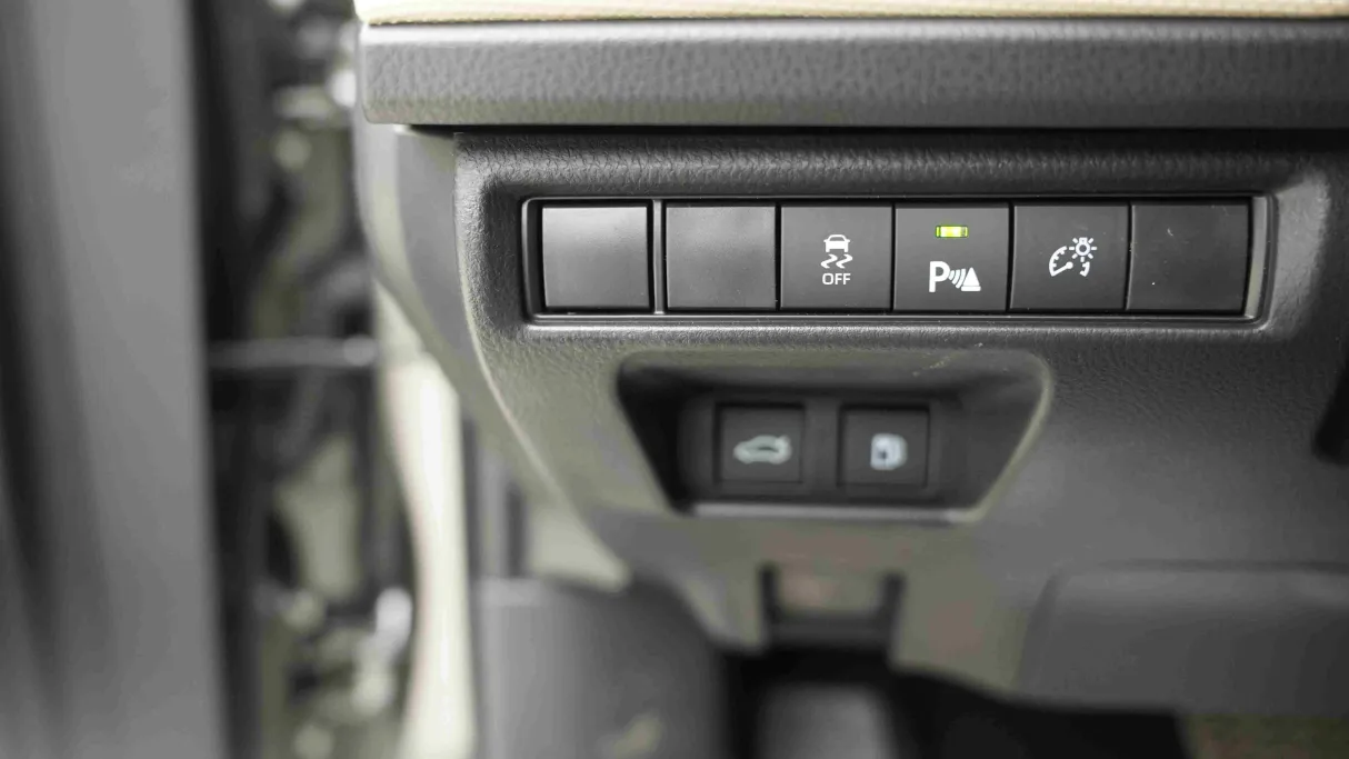 تويوتا كامري E HEV 2026 