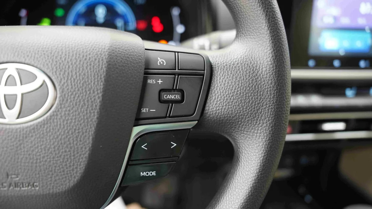 تويوتا كامري E HEV 2026 