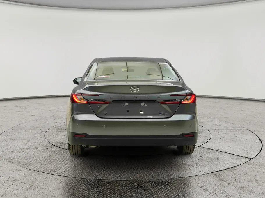 تويوتا كامري E HEV 2026 