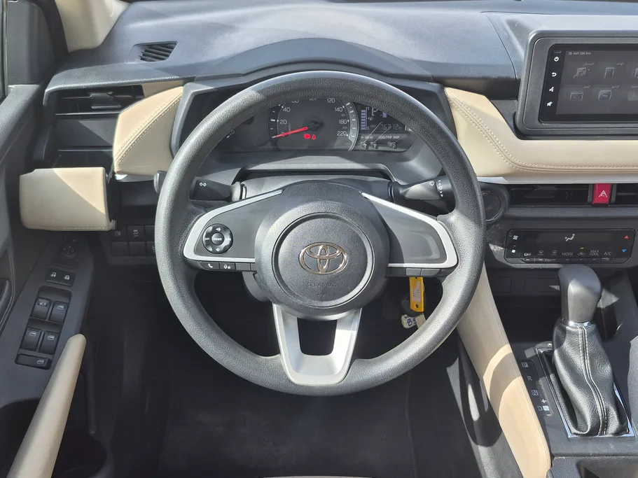 2023 Toyota Yaris  Y 