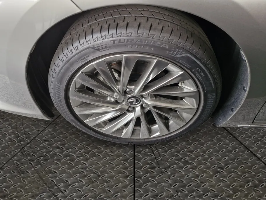 2025 Lexus ES 300 BH Hybrid Plus 