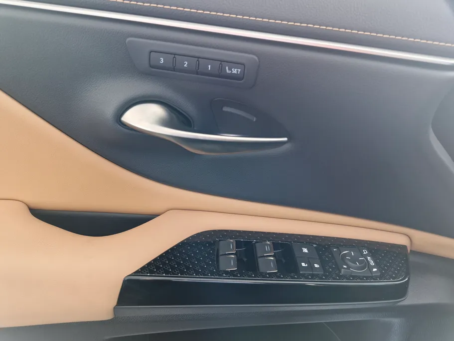 2025 Lexus ES 300 BH Hybrid Plus 