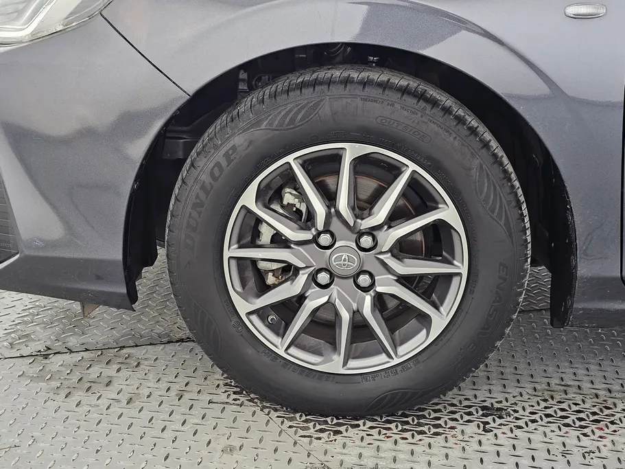 2023 Toyota Yaris  Y 