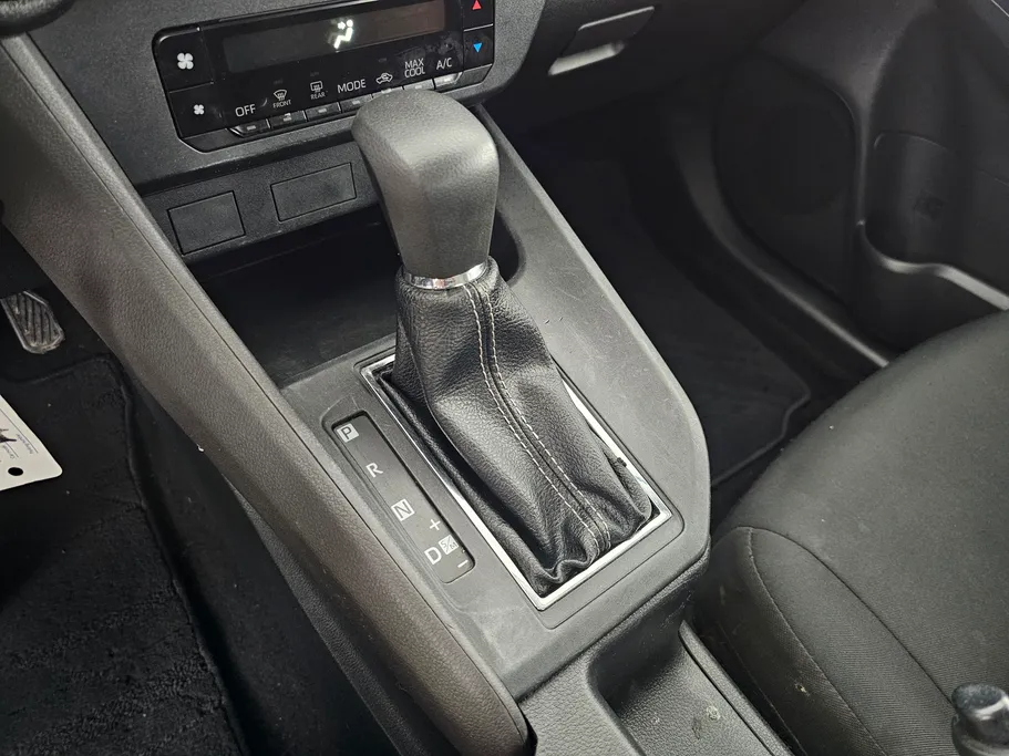 2023 Toyota Yaris  Y 