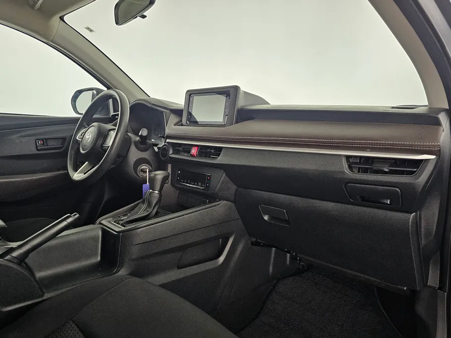 2023 Toyota Yaris  Y 