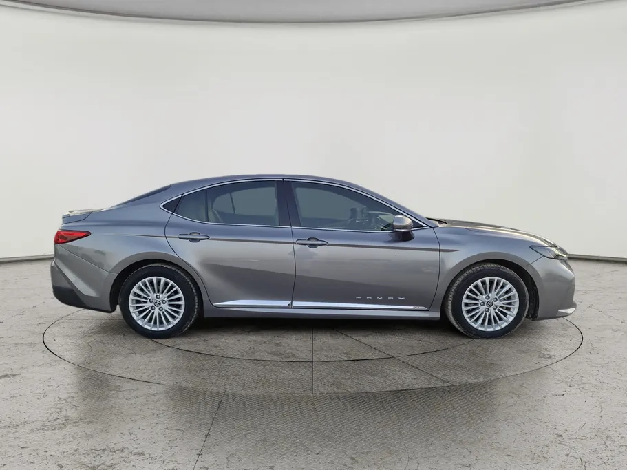 تويوتا كامري LE 2025 