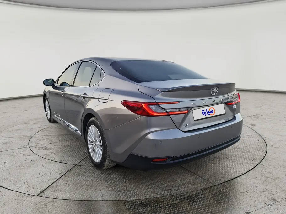 تويوتا كامري LE 2025 