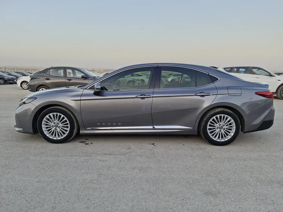 تويوتا كامري LE 2025 