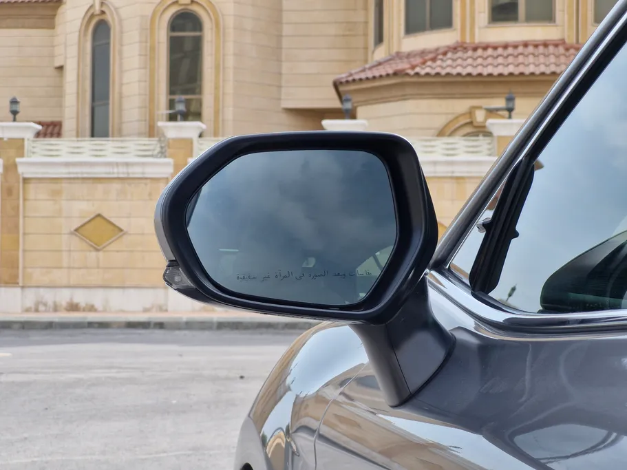 تويوتا كامري LE 2025 