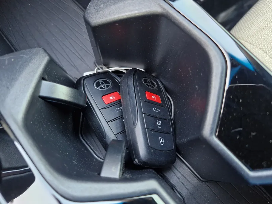 تويوتا كامري LE 2025 