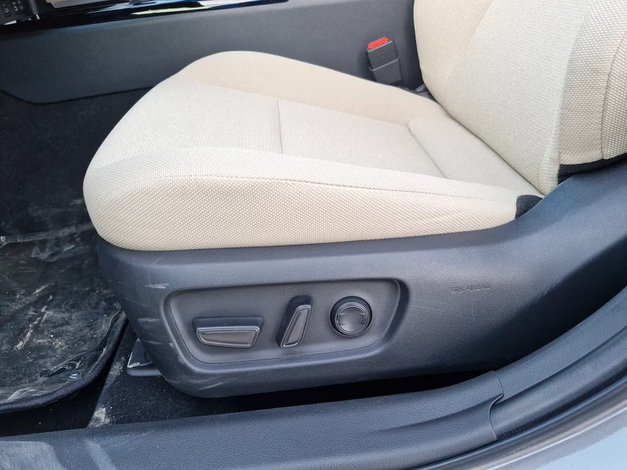 تويوتا كامري LE 2025 