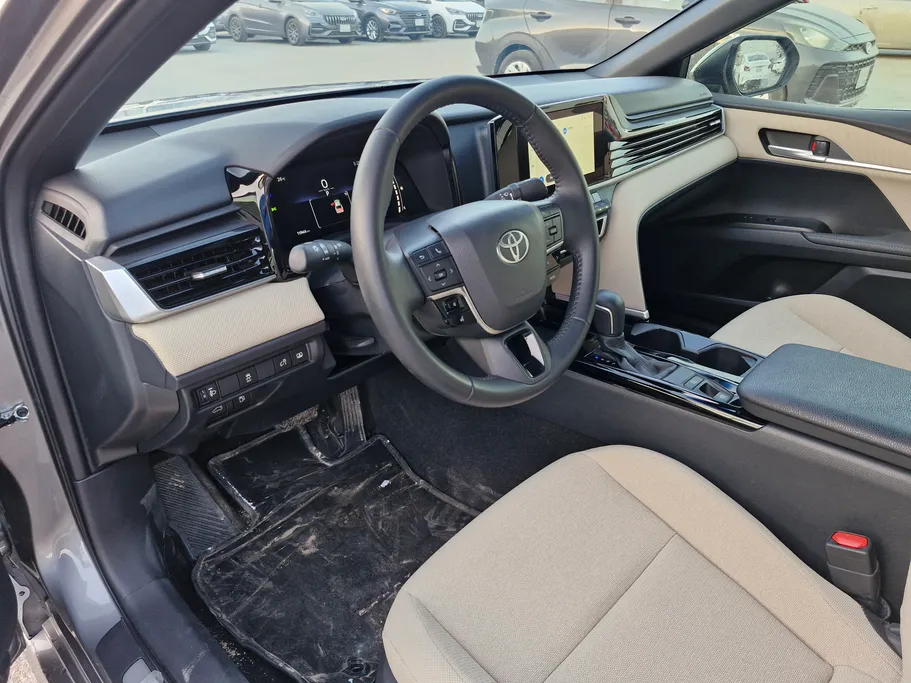 تويوتا كامري LE 2025 