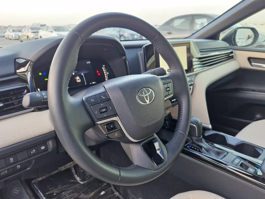 تويوتا كامري LE 2025 