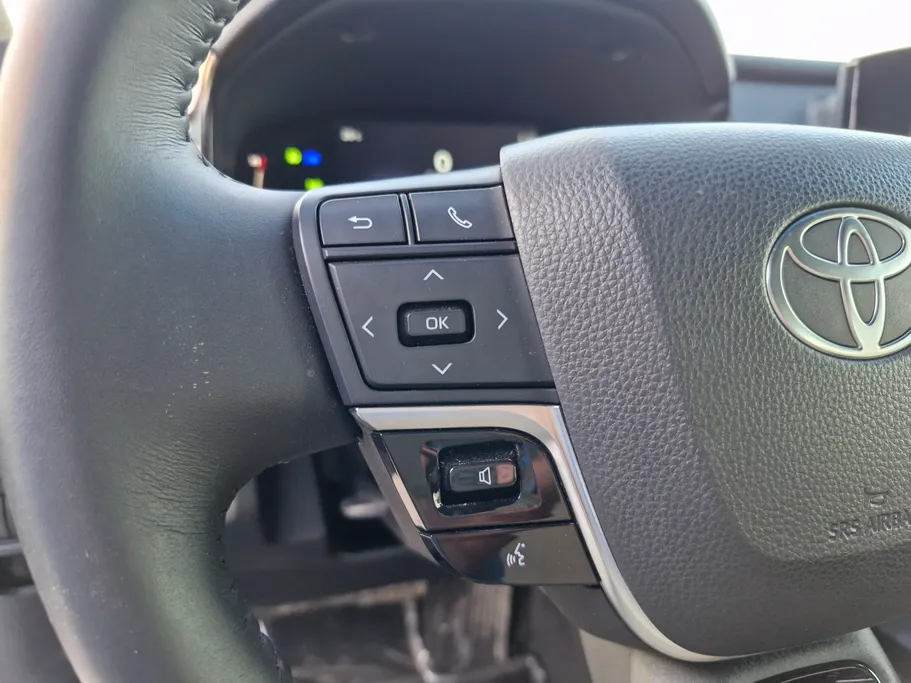 تويوتا كامري LE 2025 