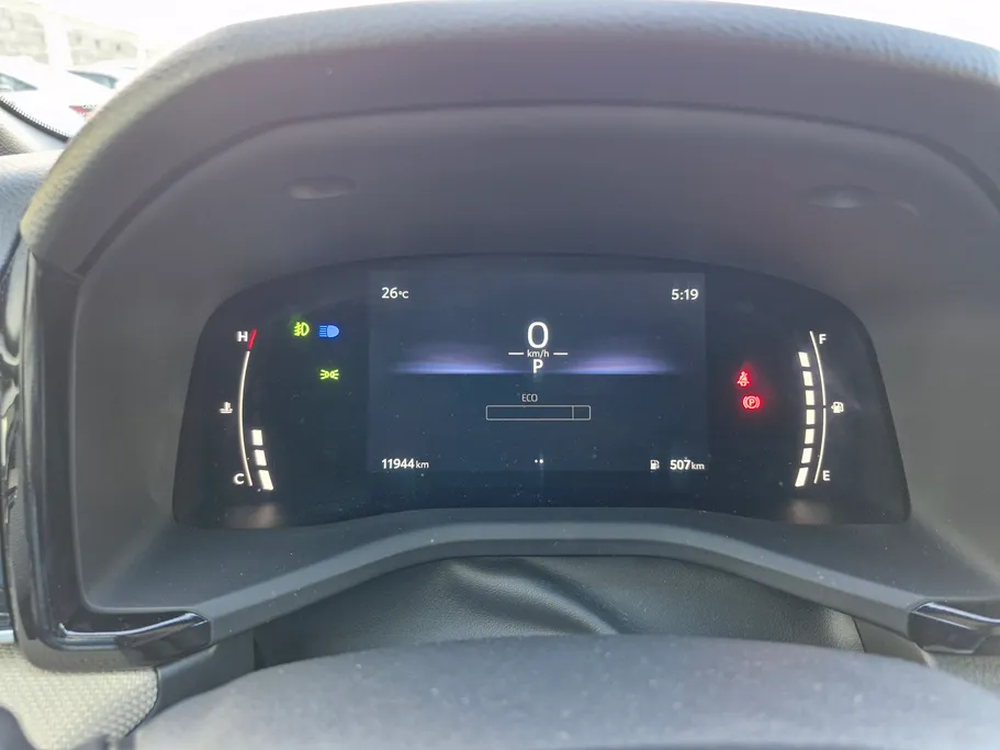 تويوتا كامري LE 2025 