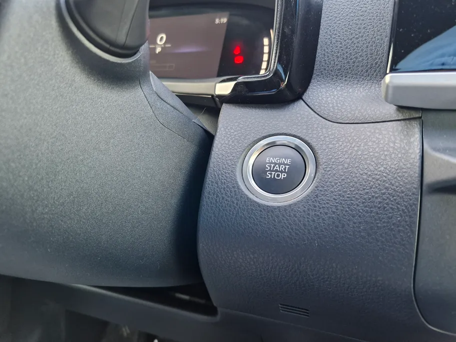 تويوتا كامري LE 2025 