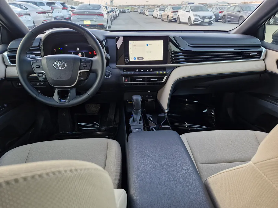 تويوتا كامري LE 2025 