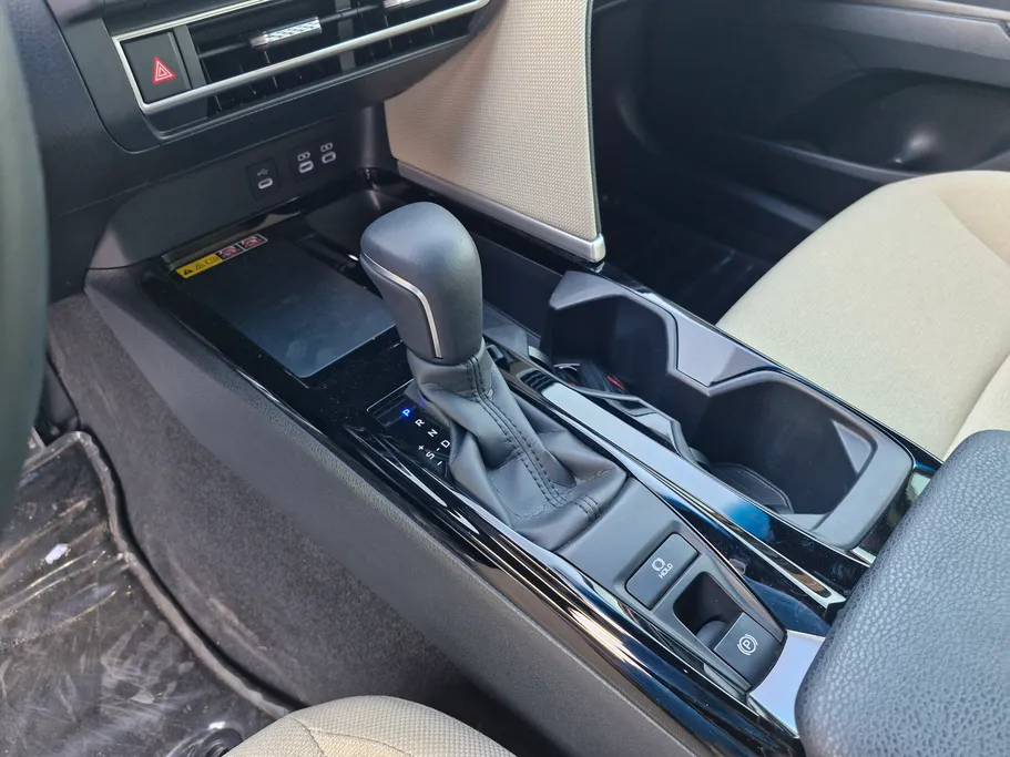 تويوتا كامري LE 2025 