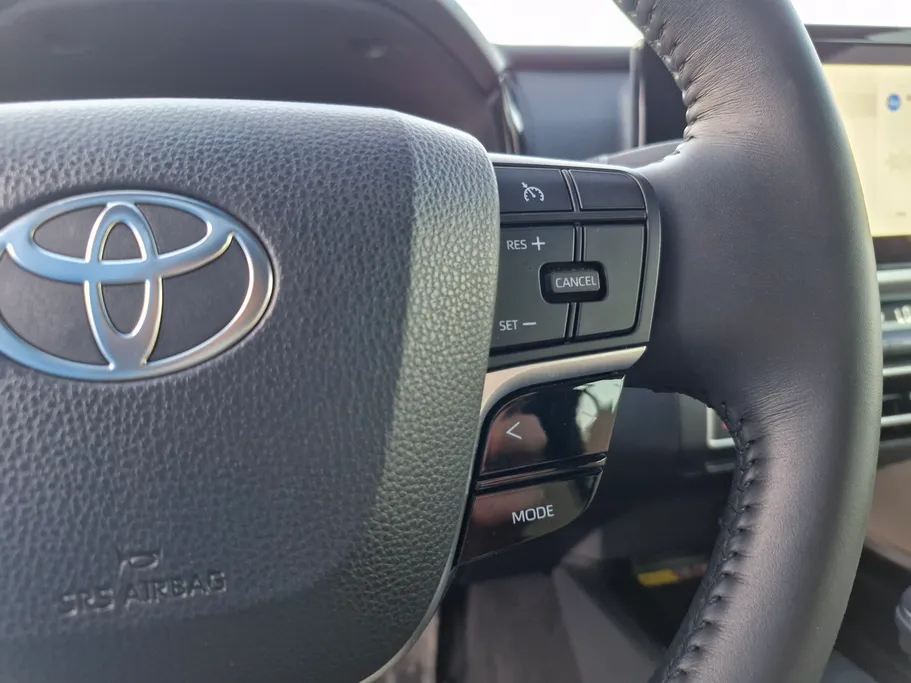 تويوتا كامري LE 2025 