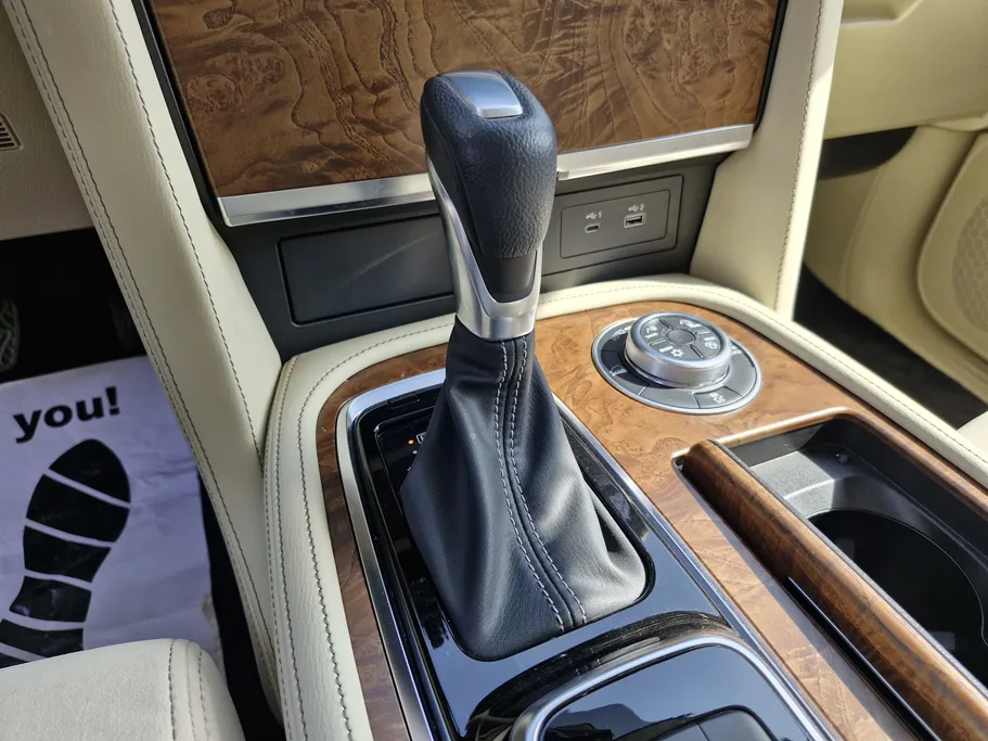 2023 Nissan Patrol SE 