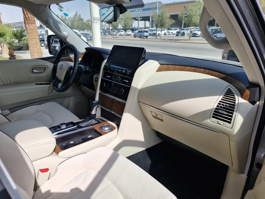 2023 Nissan Patrol SE 