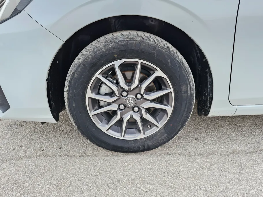 2023 Toyota Yaris  Y 