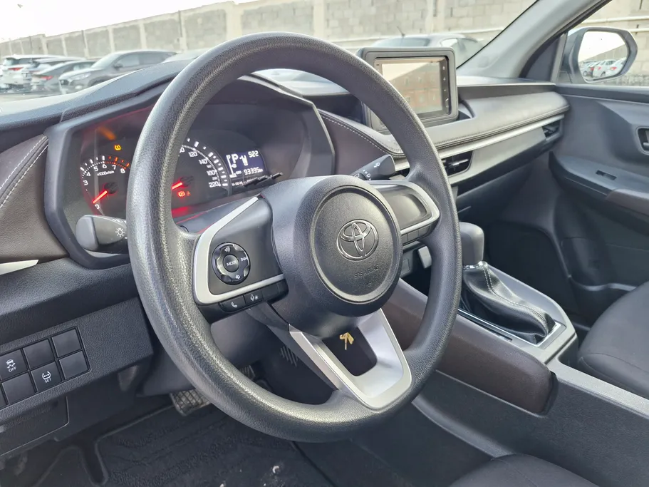 2023 Toyota Yaris  Y 