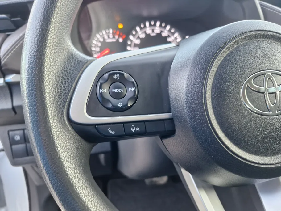 2023 Toyota Yaris  Y 