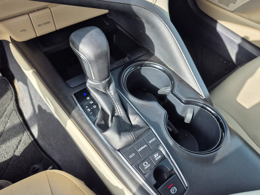 تويوتا كامري GLE HEV  2022 