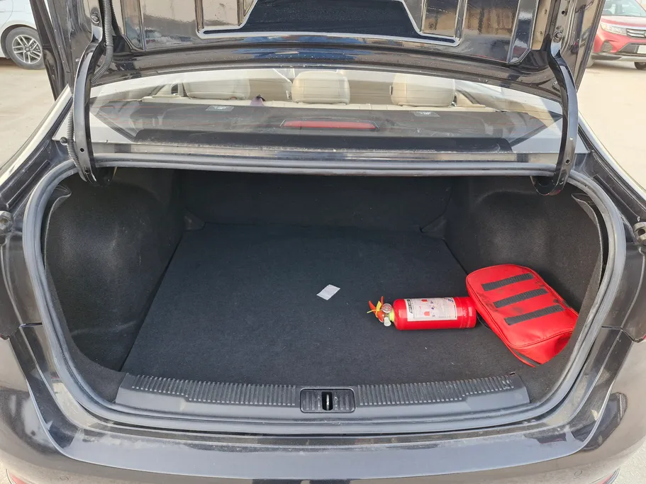 ام جي 5 LUX 2023 