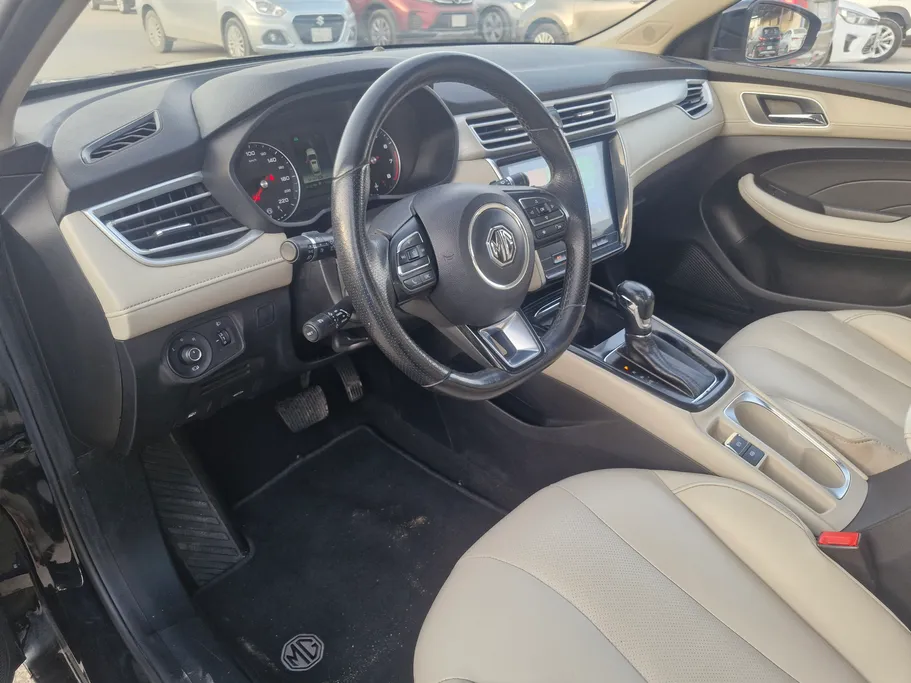 ام جي 5 LUX 2023 