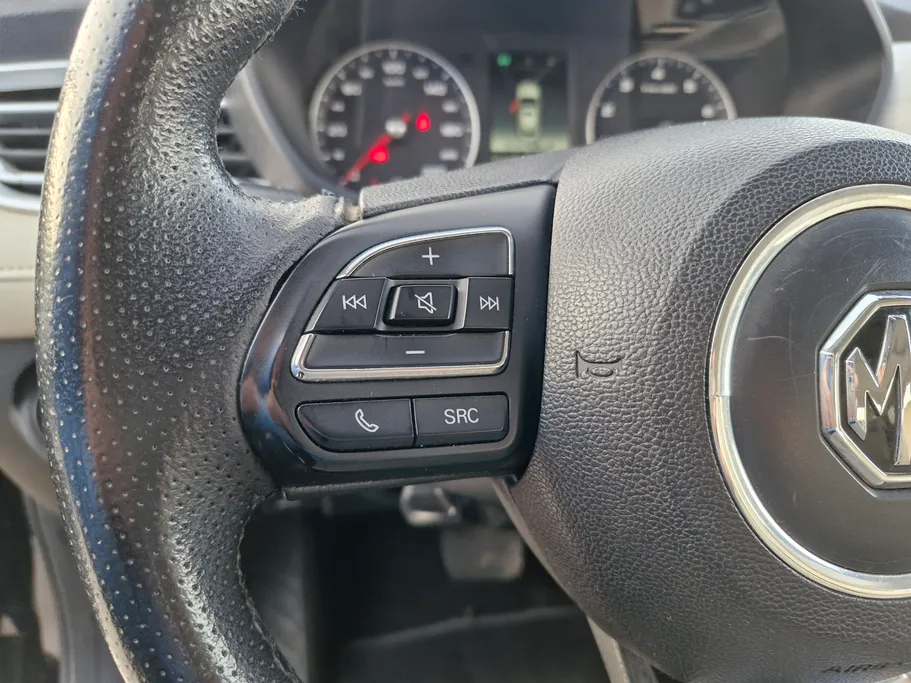 ام جي 5 LUX 2023 