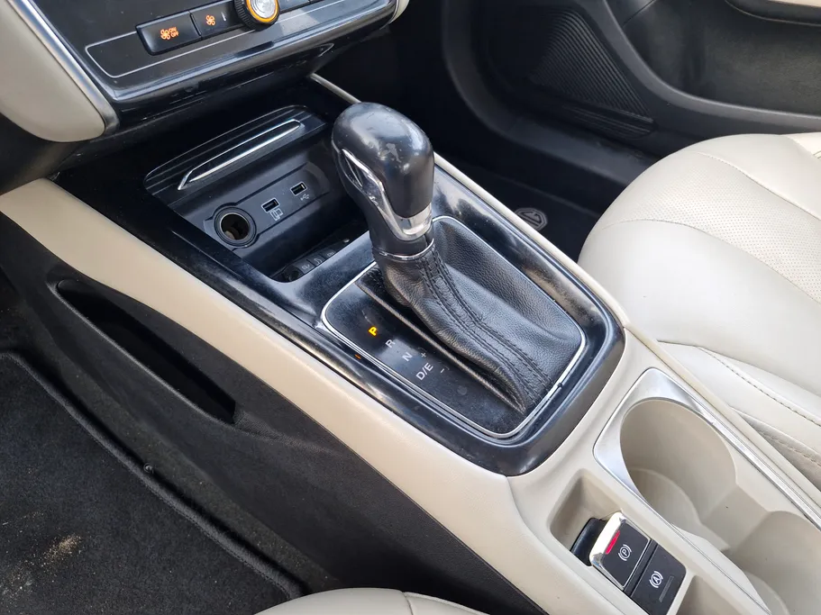 ام جي 5 LUX 2023 