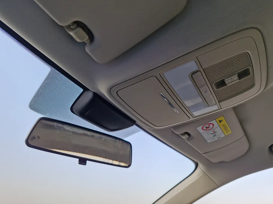 ام جي 5 LUX 2023 