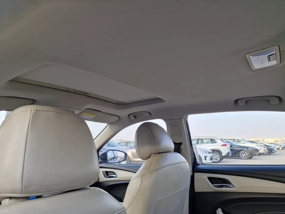 ام جي 5 LUX 2023 