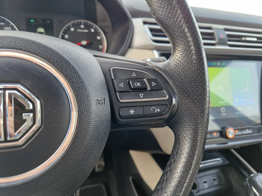 ام جي 5 LUX 2023 