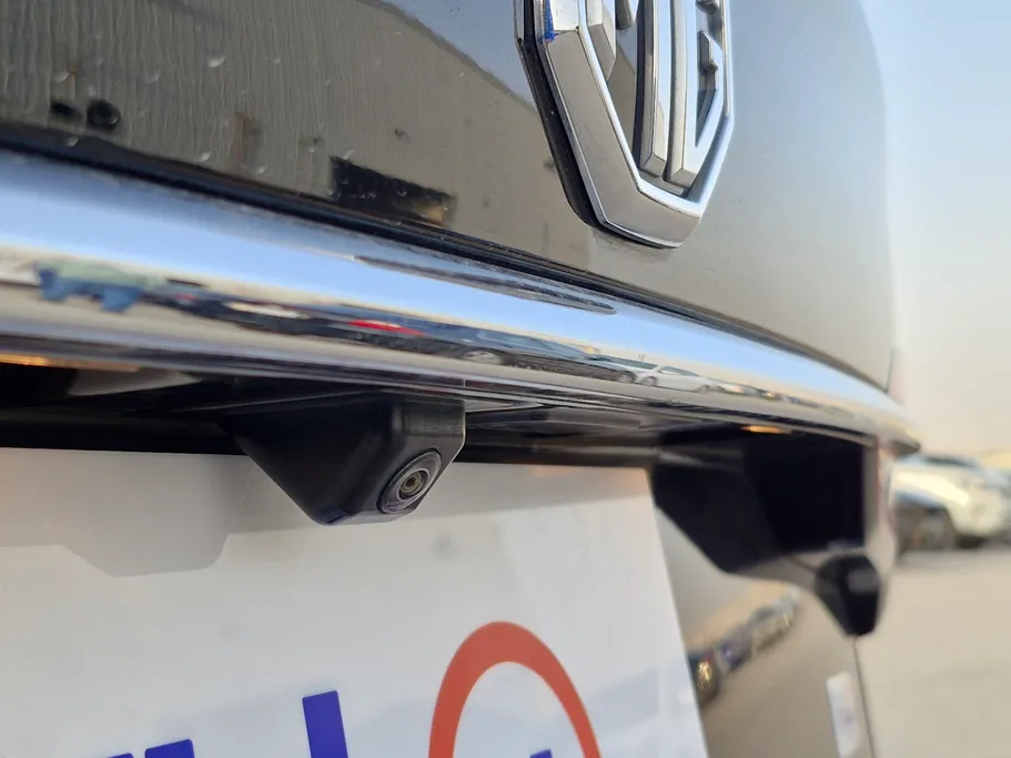 ام جي 5 LUX 2023 