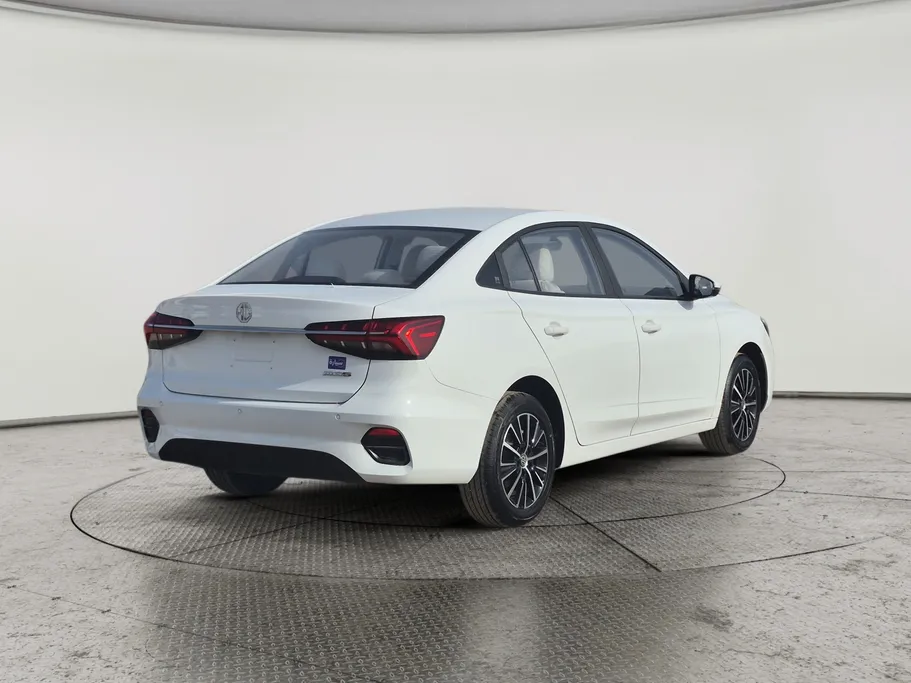 ام جي 5 ستاندر الشكل الجديد 2025 