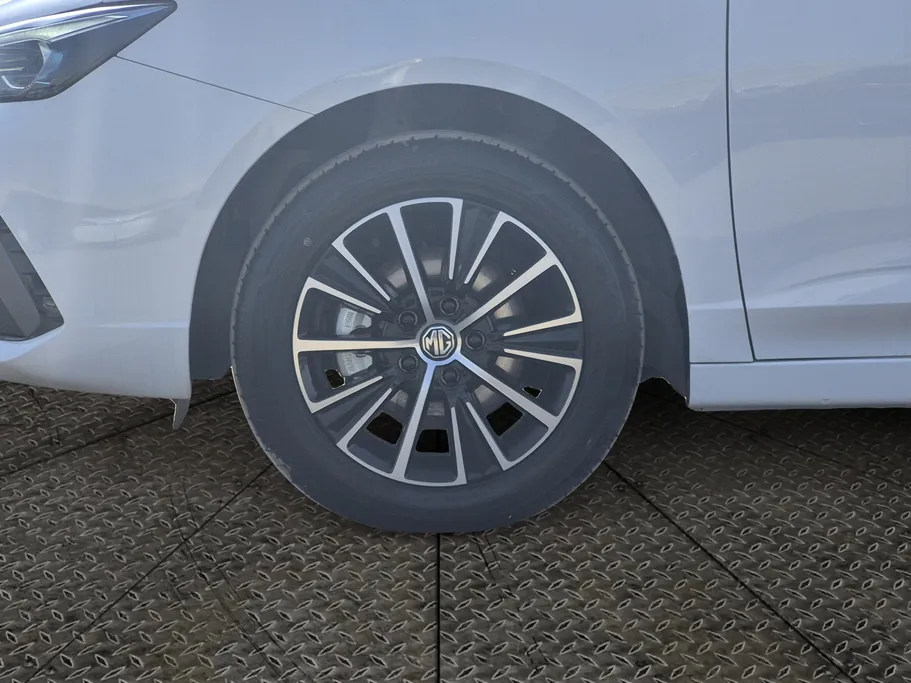 ام جي 5 ستاندر الشكل الجديد 2025 