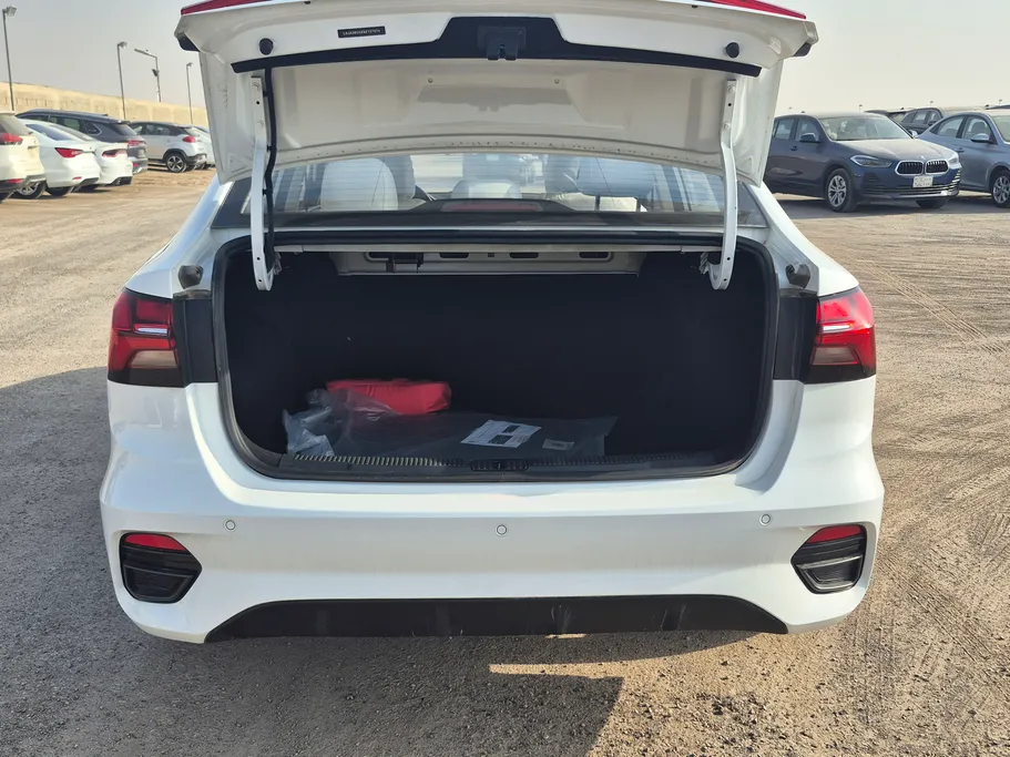 ام جي 5 ستاندر الشكل الجديد 2025 