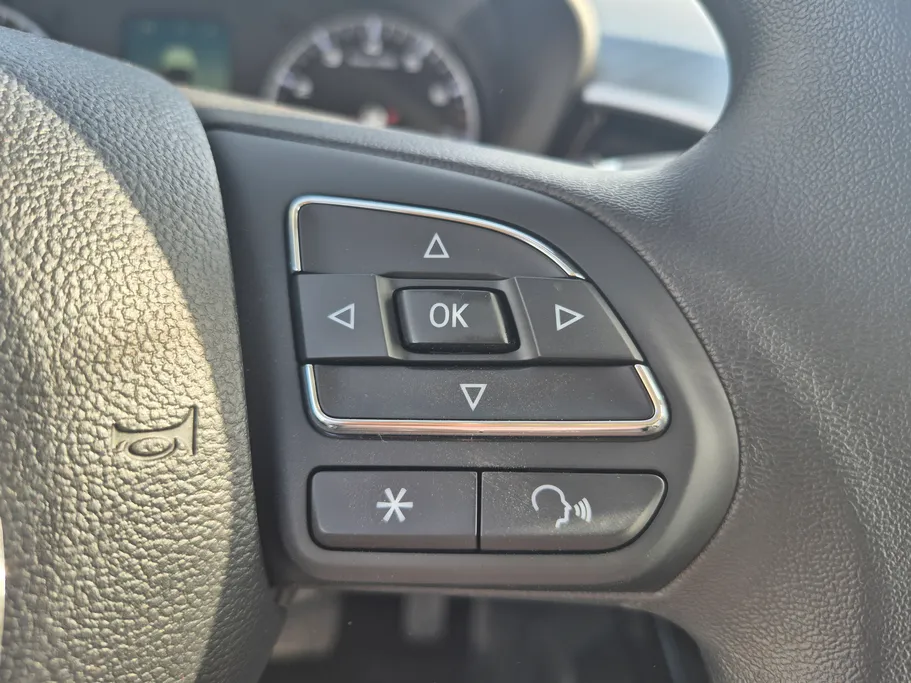 ام جي 5 ستاندر الشكل الجديد 2025 