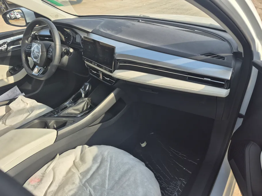 ام جي 5 ستاندر الشكل الجديد 2025 