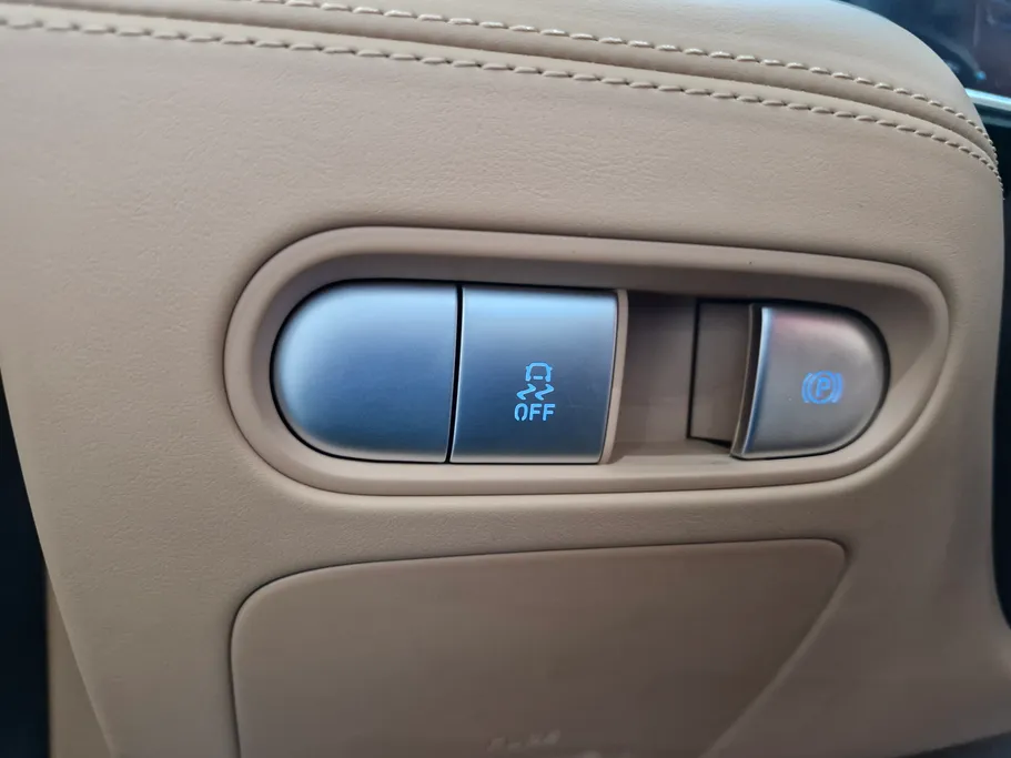 جينيسيس G90 Royal 2025 