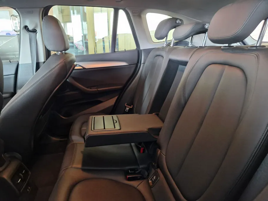 بي ام دبليو الفئة اكس 1 S Drive 20 i  2021 