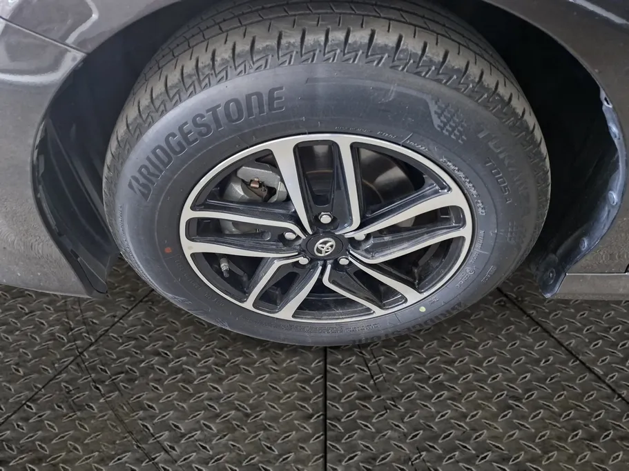 تويوتا كامري LE 2024 