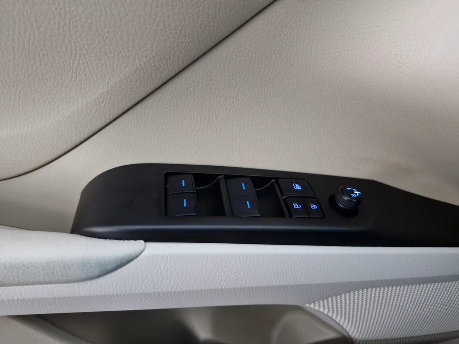 تويوتا كامري LE 2024 