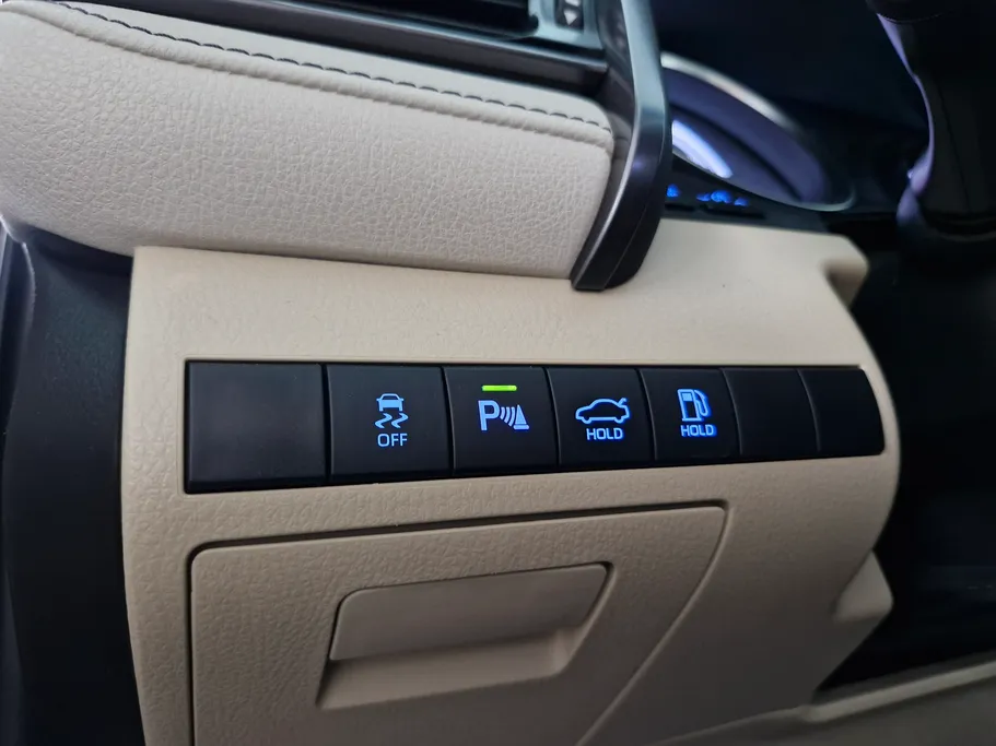 تويوتا كامري LE 2024 