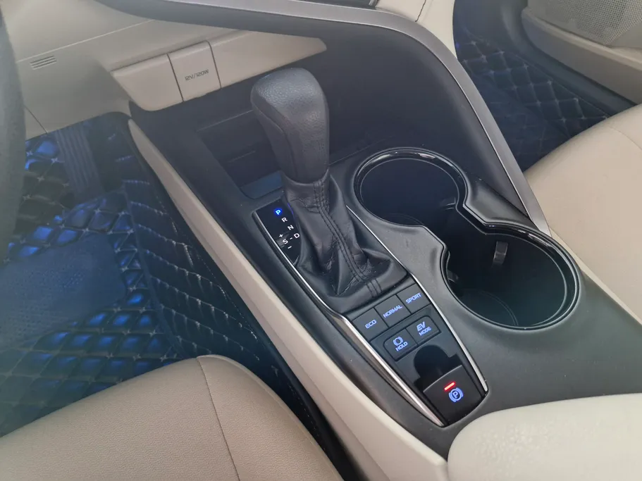 تويوتا كامري LE 2024 