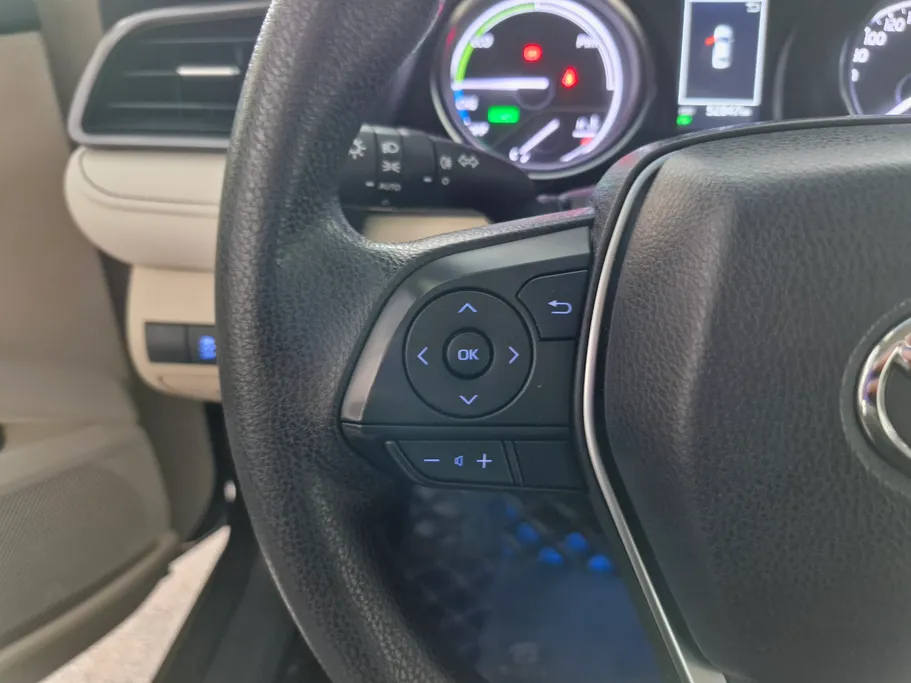 تويوتا كامري LE 2024 