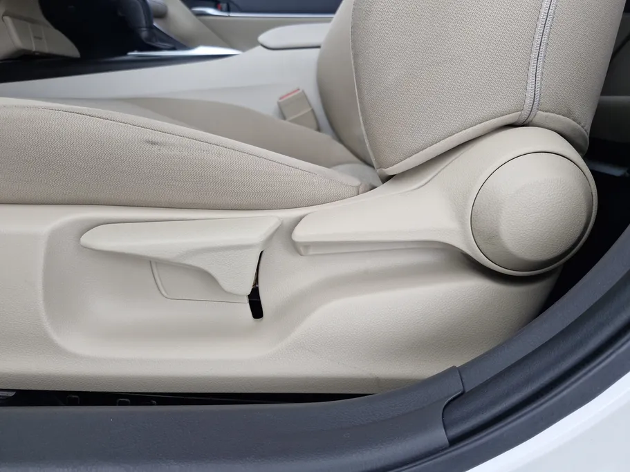 تويوتا كامري LE 2022 